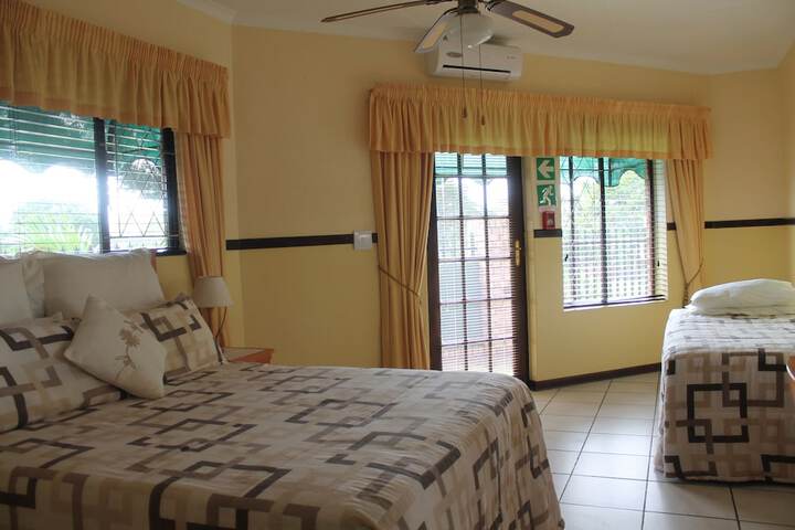 Room 7 of 16