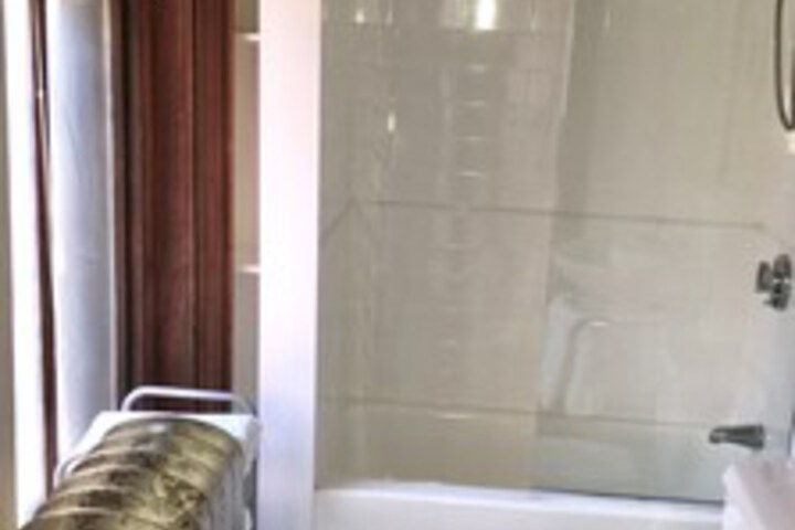 Room 2 of 63
