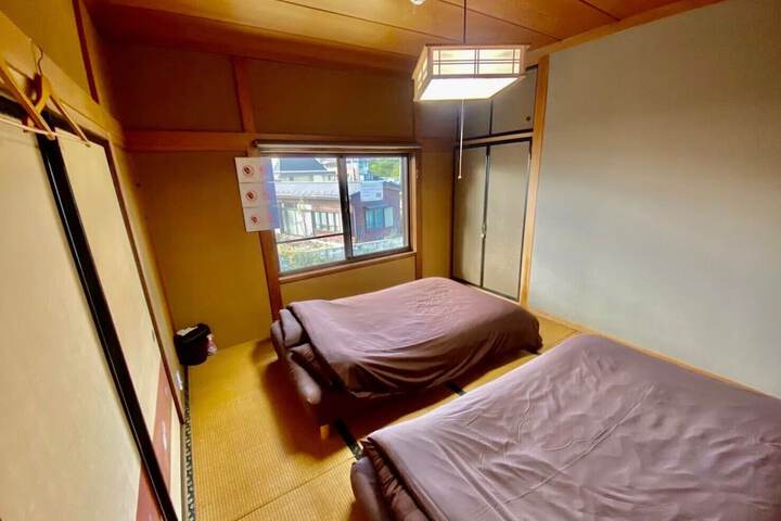 Room 5 of 33