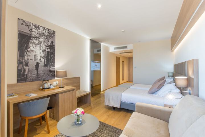Room 14 of 65