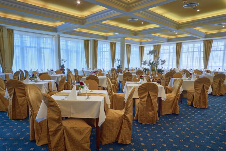 Ballroom/Hall 84 of 97