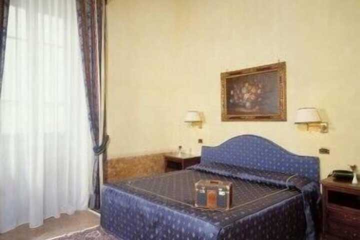 Room 9 of 29