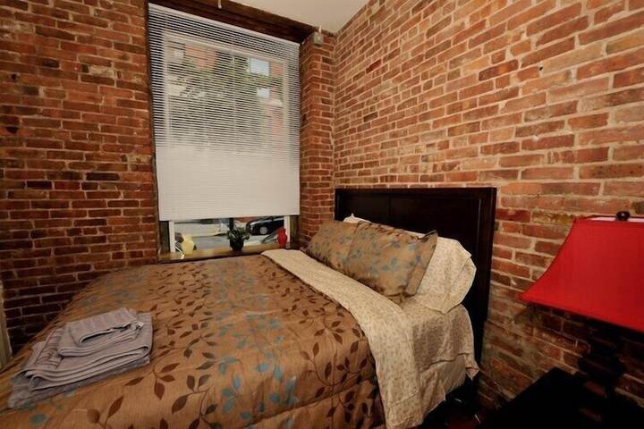 Room 53 of 324