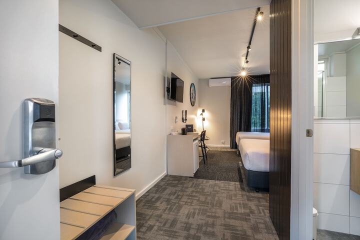 Room 4 of 36