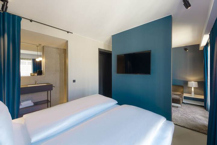 Room 12 of 95
