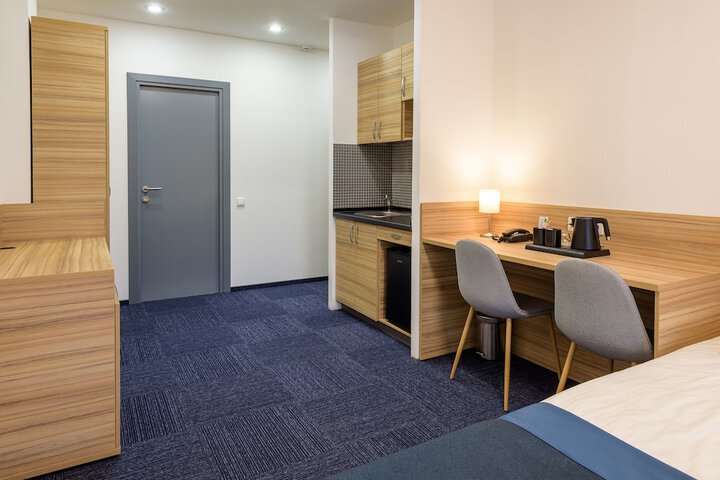 Room 7 of 24