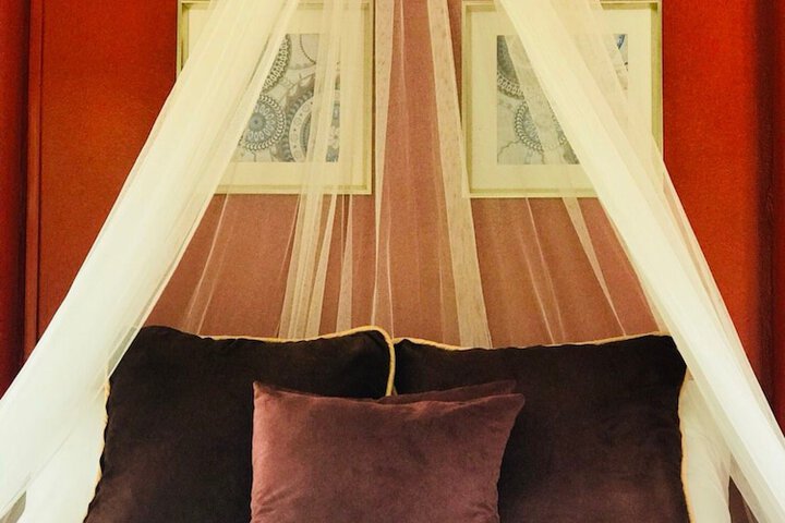 Room 10 of 28