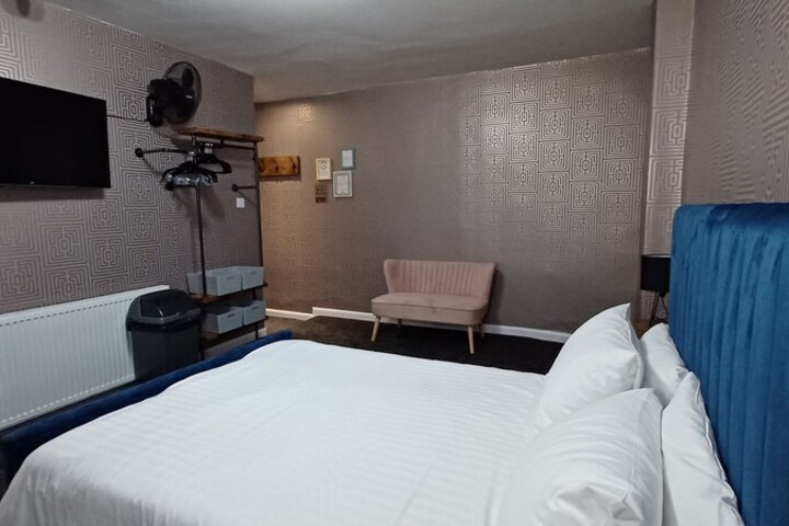 Room 6 of 114