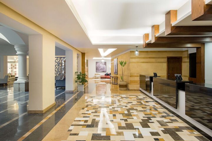 Entrance & Lobby