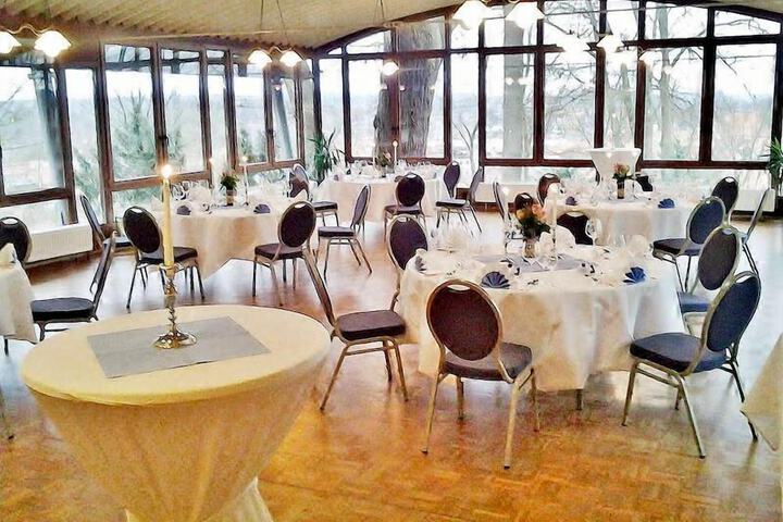Ballroom/Hall 34 of 43