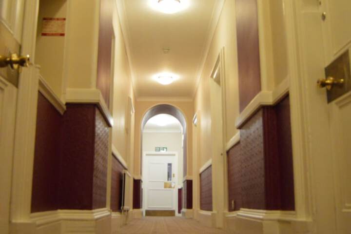 Ballroom/Hall 33 of 34