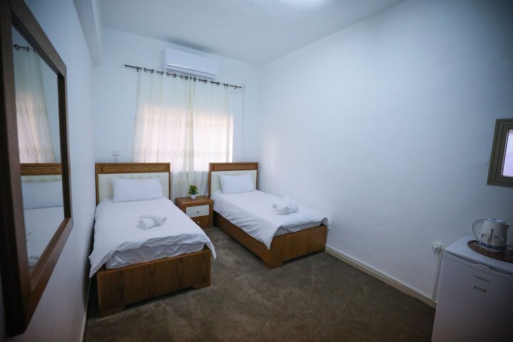 Room 5 of 10