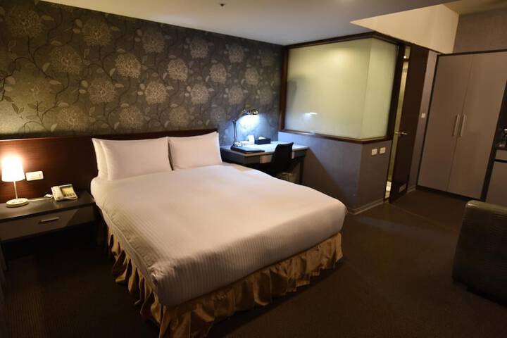 Room 13 of 38