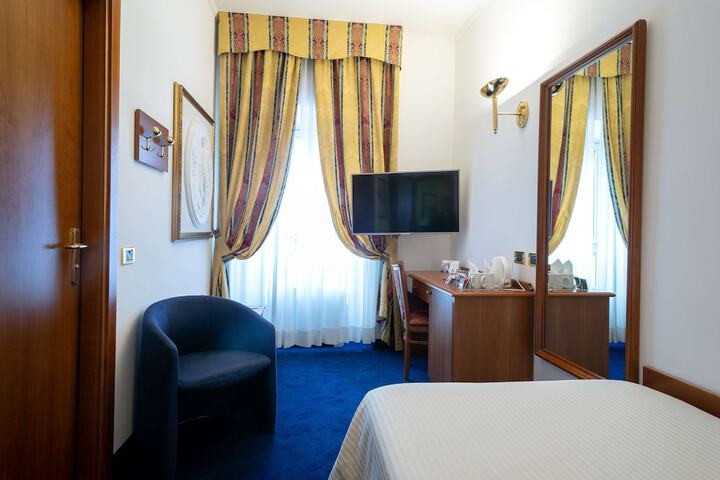 Room 14 of 63