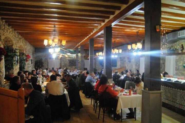 Dining 61 of 76