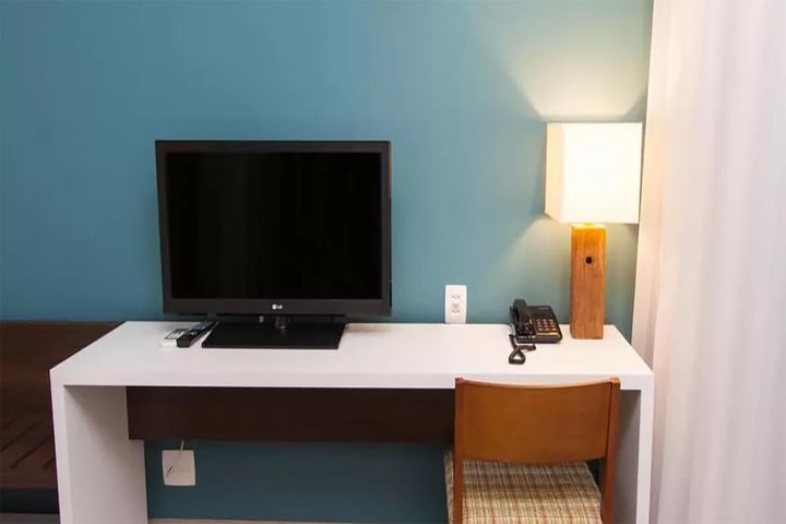 Room 6 of 12