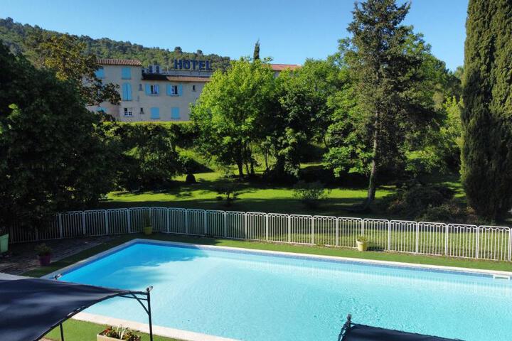 Logis Hôtels Le Saint Marc