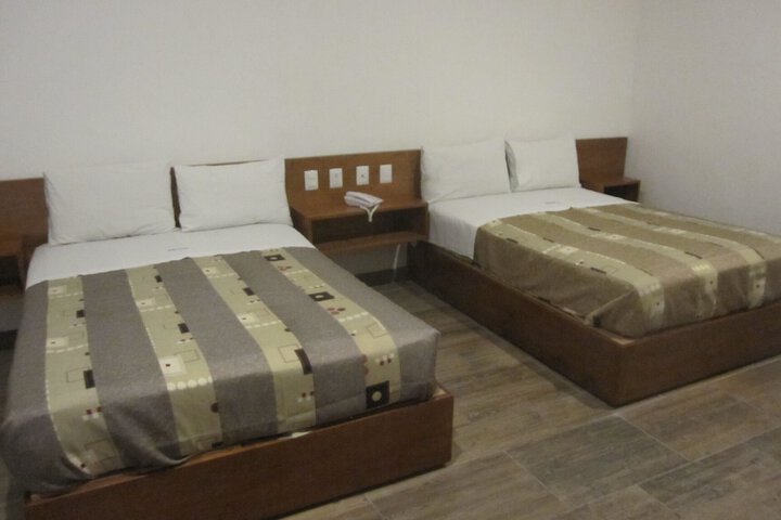 Room 6 of 12