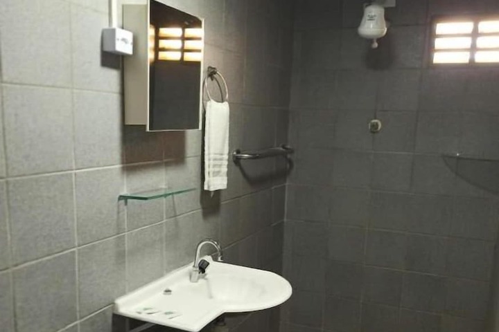 Room 10 of 16