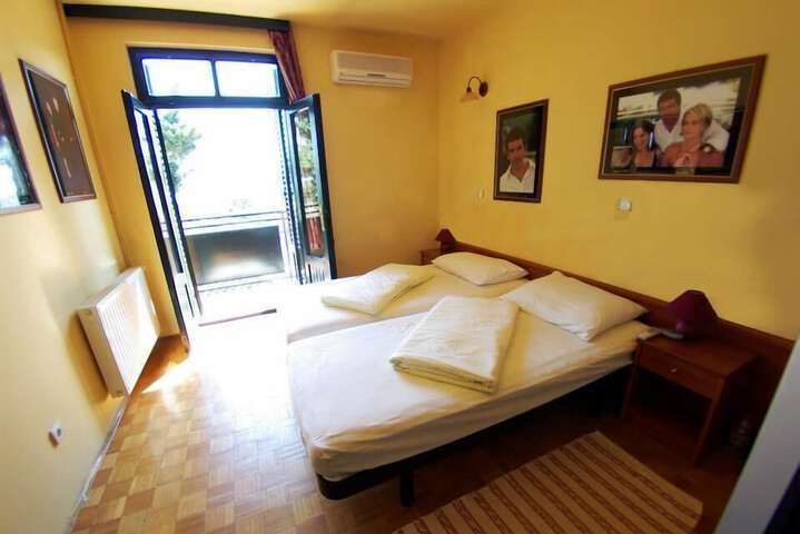 Room 13 of 29