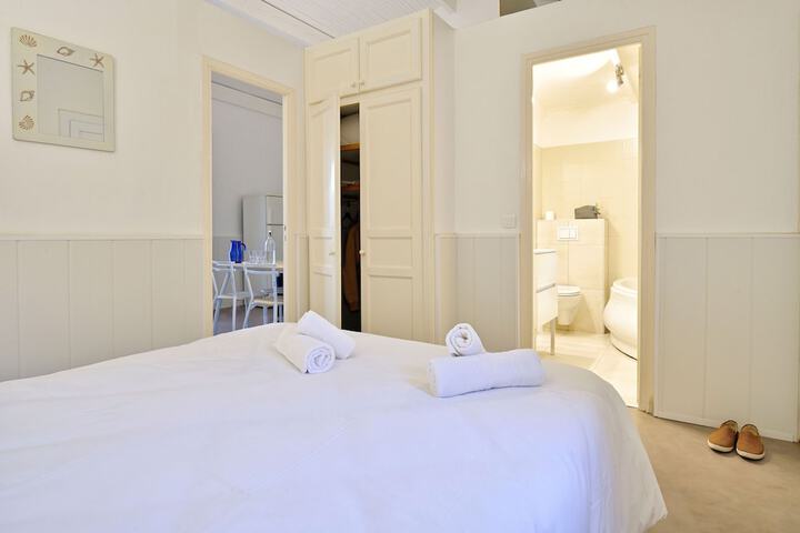 Room 8 of 290