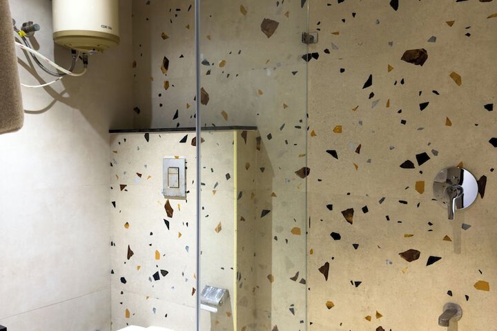 Room 11 of 17