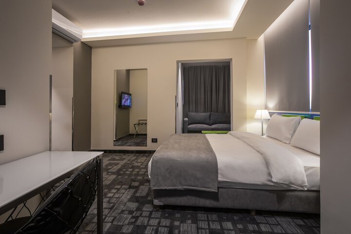 Room 9 of 24