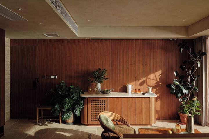 Room 6 of 101