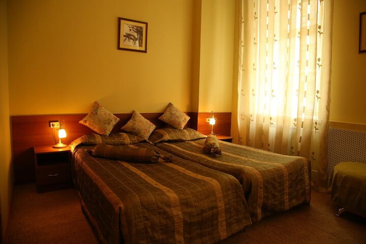 Room 18 of 115