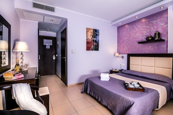 Room 9 of 53