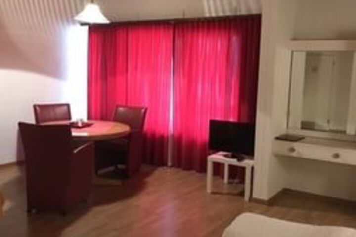 Room 38 of 83