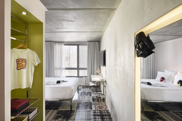 Room 48 of 143