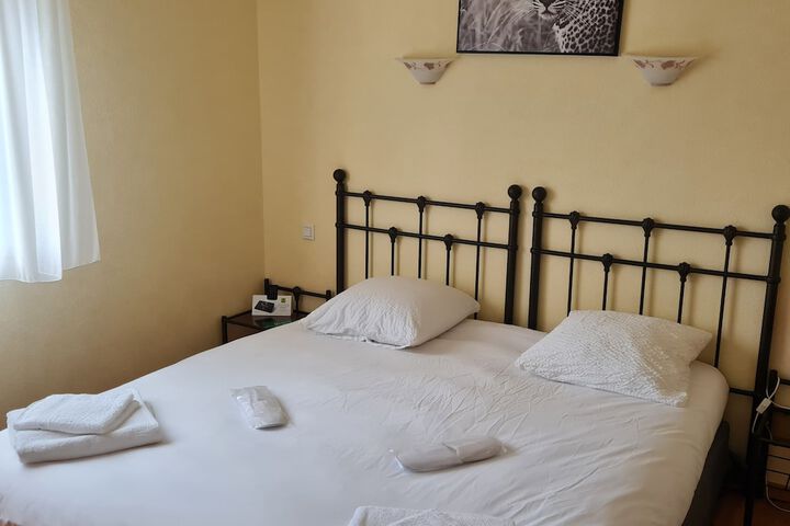 Room 2 of 6