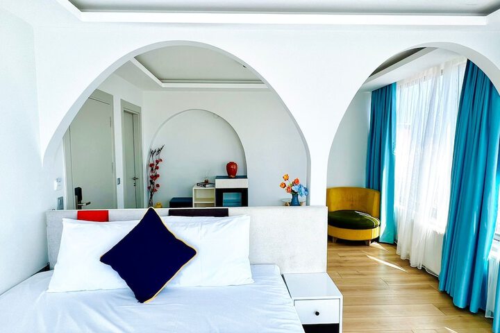 Room 52 of 65