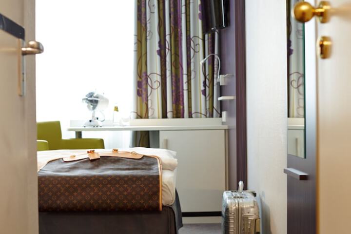 Room 21 of 51