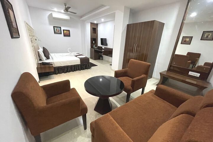 Room 10 of 29