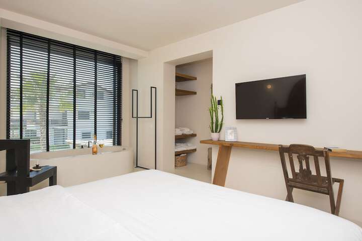 Room 67 of 190