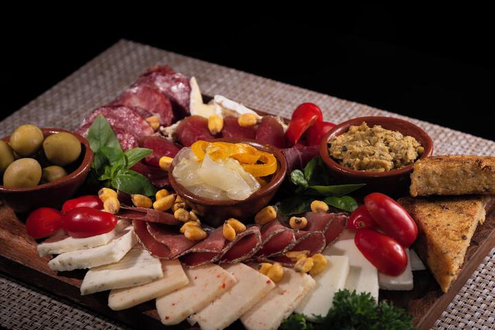 Dining 52 of 90