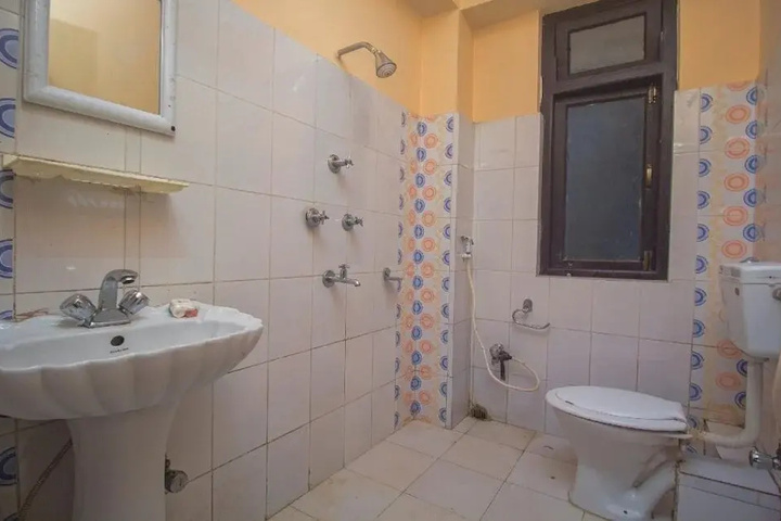 Room 8 of 12