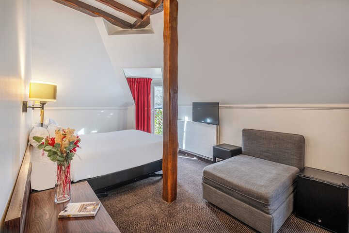 Room 10 of 33