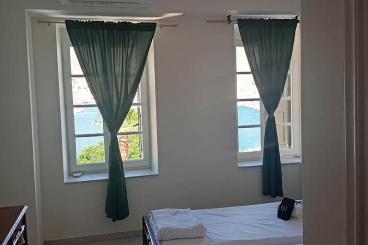 Room 19 of 77