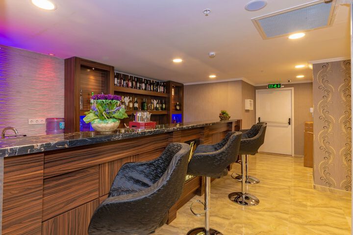 Lounge 39 of 46