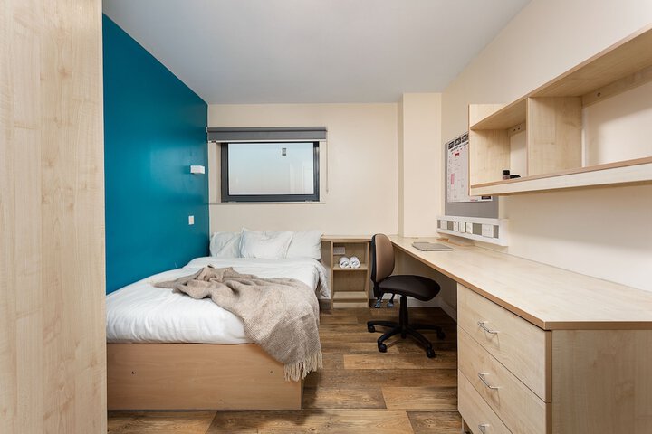 Room 6 of 18