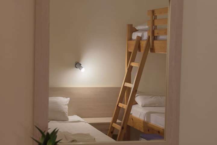 Room 9 of 27