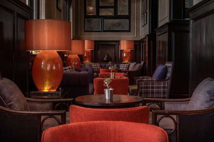 Lounge 64 of 72