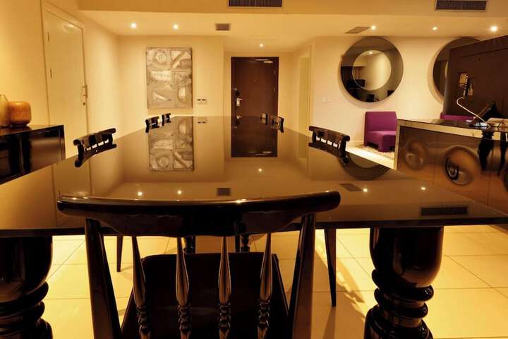 Room 52 of 261