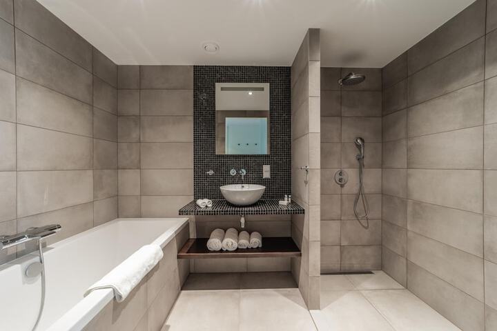 Room 25 of 46