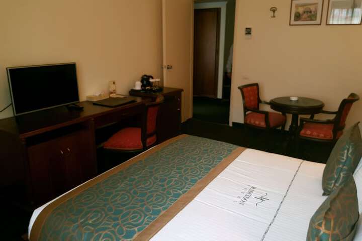 Room 28 of 64