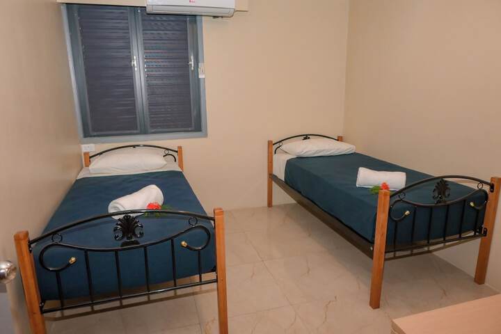 Room 9 of 32