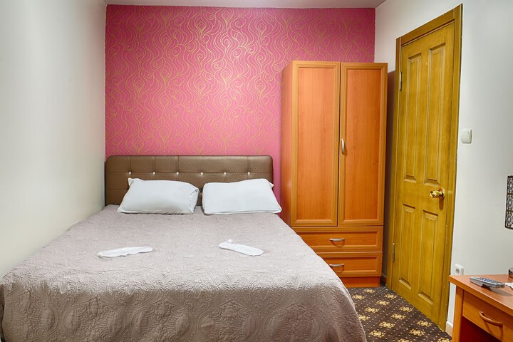 Room 11 of 24